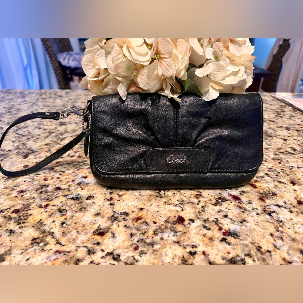 Pre-loved in Excellent Condition: COACH Ashley Wristlet/Clutch-Style Evening Bag - Picture 3 of 7